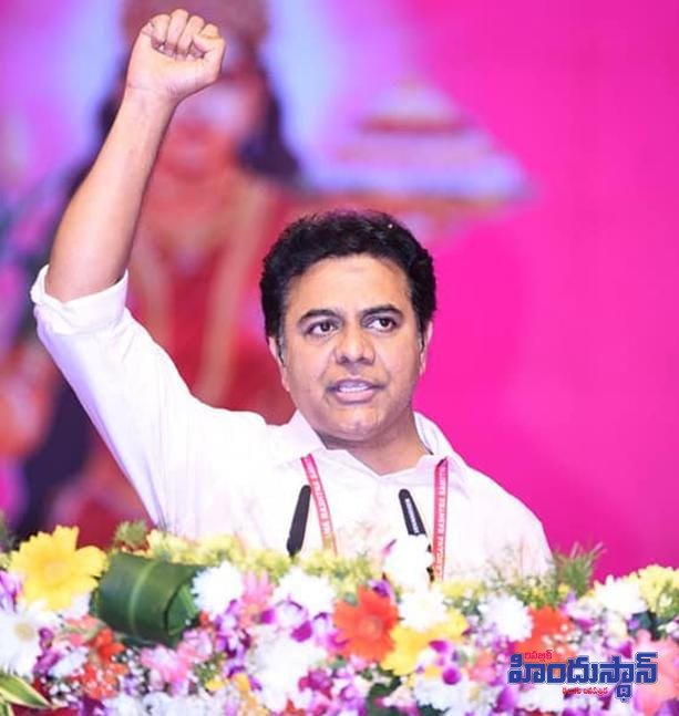 బండి సంజయ్‌కి బడి లేదూ… రేవంత్‌కి బుద్ధి లేదూ” – కేటీఆర్ ఫైర్