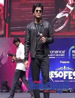 ఏదీ శాశ్వతం కాదు… ఒత్తిడి పడొద్దు -బైకర్‌ ప్రమోషన్స్‌లో విద్యార్థులతో శర్వానంద్‌